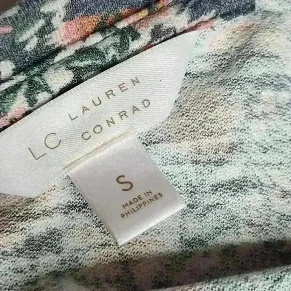 Lauren Conrad women's floral long sleeve tee with lace hem size small - Picture 8 of 8